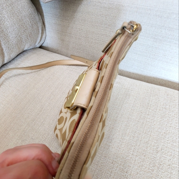 Coach Gold Signature C's Crossbody Bag Purse - Picture 9 of 10